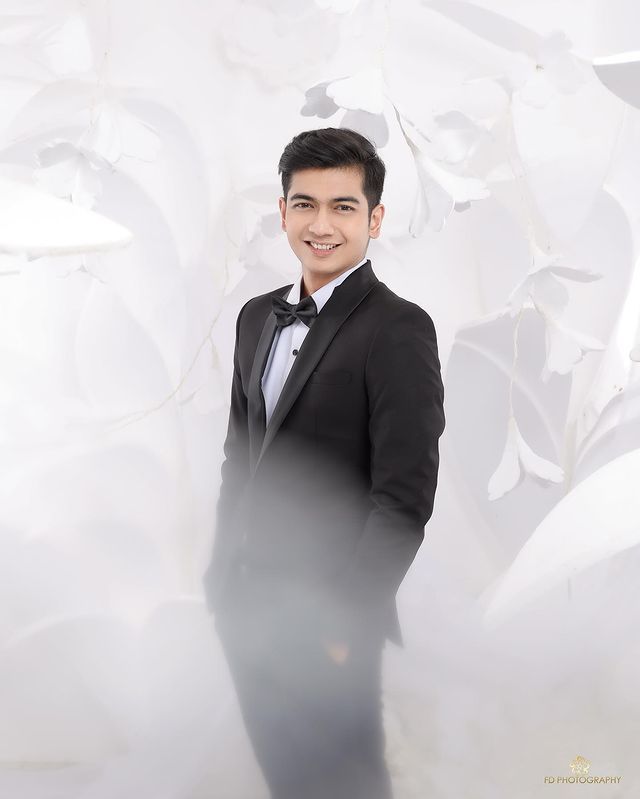 Ria Ricis dan Teuku Ryan akan melangsungkan pernikahan bulan depan atau November 2021. Yuk intip potret prewedding mereka!