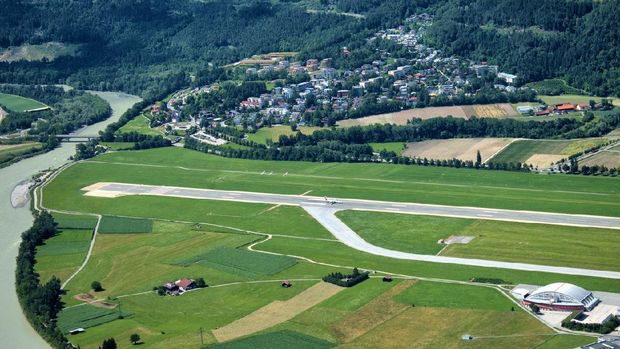 Bandara Innsbruck, Austria Arriving witz a plane at the airport in Innsbruck in Austria July 5,2020