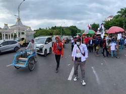 Demo Buruh di Kantor Gubernur Jatim Sempat Bikin Arus Lalin Padat