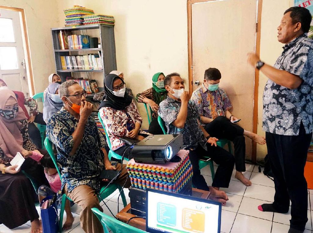 Edukasi Masyarakat Lewat Inklusi Keuangan Edukasi Masyarakat Lewat Inklusi Keuangan