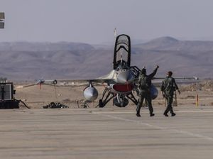 Penampakan Lokasi Jatuhnya Pesawat Militer AS di California Penampakan Lokasi Jatuhnya Pesawat Militer AS di California