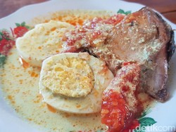 Gurihnya Nagih! Atupe Doayu, Ketupat Sayur Khas Majene Berlauk Tuna Goreng