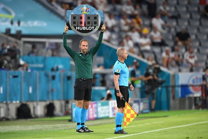 MUNICH, GERMANY - JUNE 15: Fourth Official, Srdjan Jovanovic raises the substitution board indicating one minute of added time at the end of the first half during the UEFA Euro 2020 Championship Group F match between France and Germany at Football Arena Munich on June 15, 2021 in Munich, Germany. (Photo by Matthias Hangst/Getty Images)