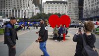 Ini Monumen Simbol Cinta untuk Para Nakes