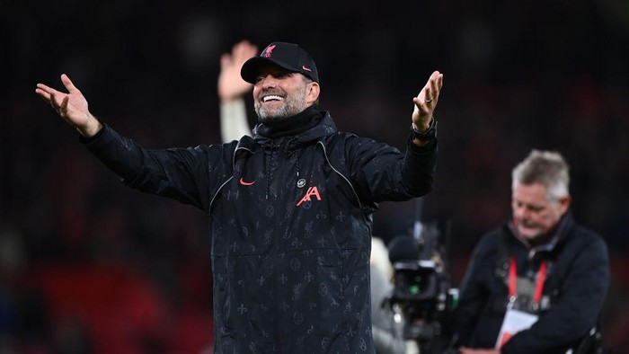 MANCHESTER, ENGLAND - OCTOBER 24:  Liverpool manager Jurgen Klopp celebrates after the Premier League match between Manchester United and Liverpool at Old Trafford on October 24, 2021 in Manchester, England. (Photo by Shaun Botterill/Getty Images)