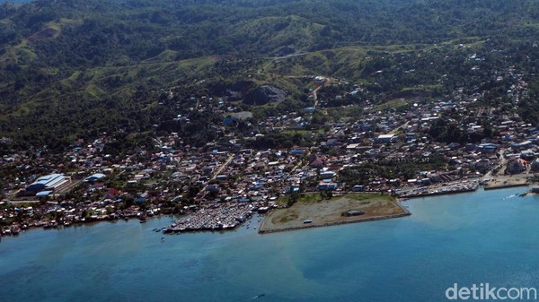 Sorong adalah kota terbesar di Provinsi Papua Barat serta kota terbesar kedua di Papua setelah Kota Jayapura dengan luas 1.105,00 km2. Sorong adalah kota terbesar di Provinsi Papua Barat serta kota terbesar kedua di Papua setelah Kota Jayapura dengan luas 1.105,00 km2.