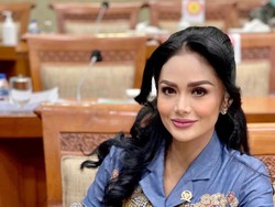 Dukungan Krisdayanti untuk Ashanty yang Positif Covid-19