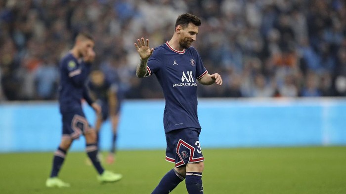 PSGs Lionel Messi gestures during the French League One soccer match between Marseille and Paris Saint-Germain in Marseille, France, Sunday, Oct. 24, 2021. (AP Photo/Daniel Cole)