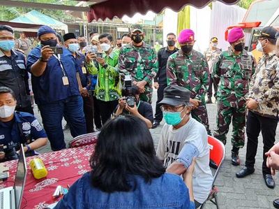 Momen Vaksinai-Bansos di Kampus Umaha Sidoarjo