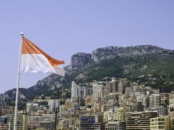 Benderanya Mirip Indonesia, Ini Negara Terkecil dan Termakmur Dunia