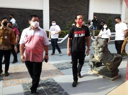 Cek PTM di Medan, Nadiem Salut Ada Masjid-Gereja-Vihara-Pura dalam 1 Sekolah