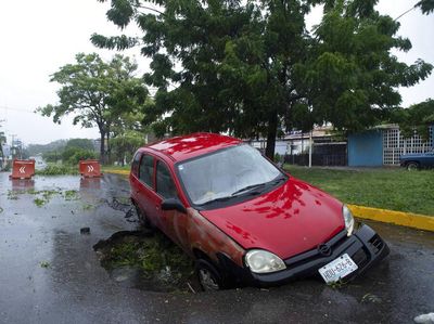 Ngeri! Mobil hingga Perahu di Meksiko Jadi Korban Badai Rick