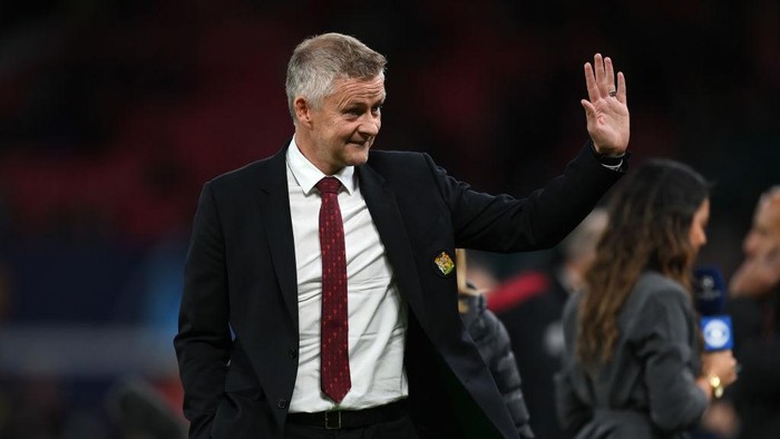 MANCHESTER, ENGLAND - SEPTEMBER 29: Ole Gunnar Solskjaer, Manager of Manchester United acknowledges the fans prior to the UEFA Champions League group F match between Manchester United and Villarreal CF at Old Trafford on September 29, 2021 in Manchester, England. (Photo by Michael Regan/Getty Images)