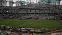 Project Manager Jakarta International Stadium (JIS) Arry Wibowo mengatakan, sebelum menggelar rumput hybrid di lapangan utama, didahului dengan pengerjaan kontruksi lainnya untuk memperkuat struktur lapangan sekaligus memenuhi standar Fédération Internationale de Football Association (FIFA).