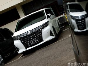 Alphard Rachel Vennya Berubah Warna, Berapaan Sih Harga per Unitnya? Alphard Rachel Vennya Berubah Warna, Berapaan Sih Harga per Unitnya?