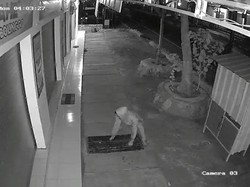 Lagi, Aksi Pencurian Besi Penutup Parit Terekam CCTV