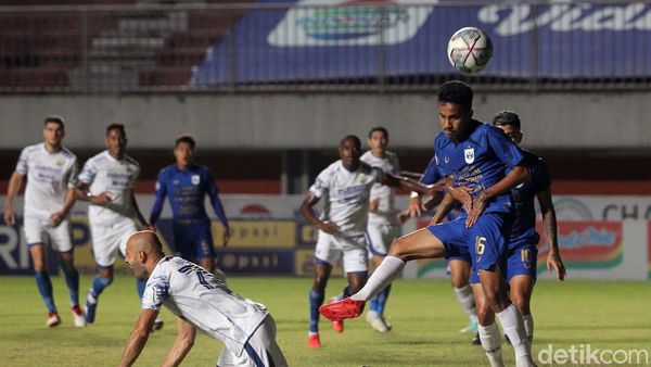 Momen Persib Bandung Menang Tipis Atas PSIS Semarang