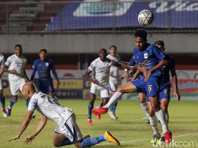 Momen Persib Bandung Menang Tipis Atas PSIS Semarang