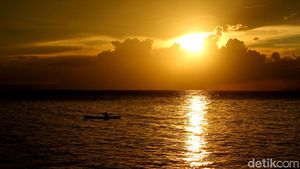 Pesona Matahari Terbenam di Tanah Papua