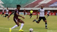 Bertanding di Stadion Maguwoharjo, Sleman, Yogyakarta, Selasa (26/10/2021), PSM tampil menekan Persikabo. Sejumlah peluang didapat anak asuh Bojan Hodak.