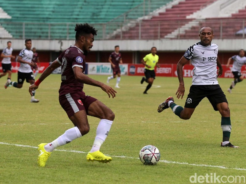 PSM Makassar vs Persikabo 1973 dalam lanjutan Liga 1 2021 digelar di Stadion Maguwoharjo, Sleman, Yogyakarta, Selasa (26/10). Laga berakhir imbang 0-0.
