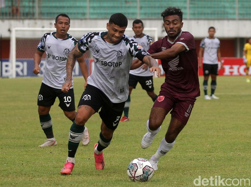 PSM Makassar vs Persikabo 1973 dalam lanjutan Liga 1 2021 digelar di Stadion Maguwoharjo, Sleman, Yogyakarta, Selasa (26/10). Laga berakhir imbang 0-0.