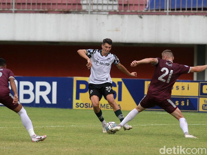 PSM Makassar vs Persikabo 1973 dalam lanjutan Liga 1 2021 digelar di Stadion Maguwoharjo, Sleman, Yogyakarta, Selasa (26/10). Laga berakhir imbang 0-0.