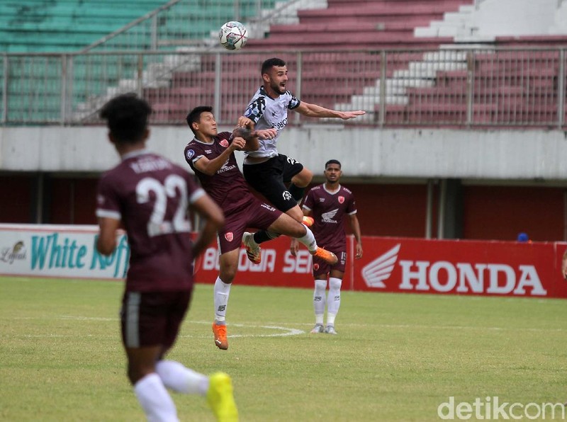 PSM Makassar vs Persikabo 1973 dalam lanjutan Liga 1 2021 digelar di Stadion Maguwoharjo, Sleman, Yogyakarta, Selasa (26/10). Laga berakhir imbang 0-0.