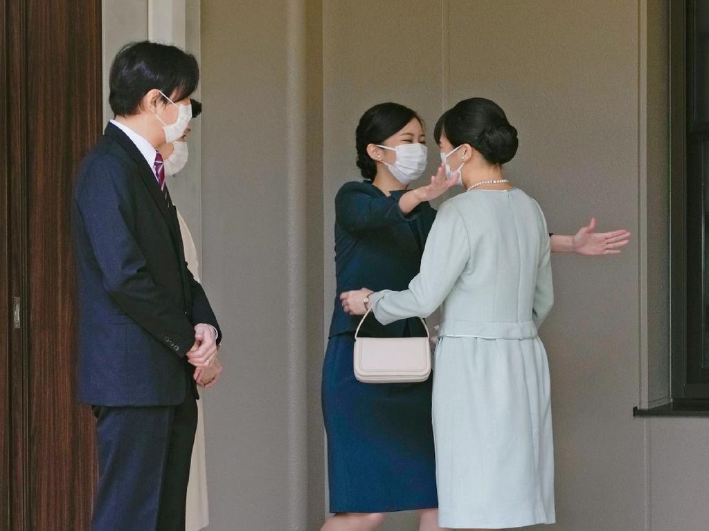 Momen Putri Mako Berpamitan Tinggalkan Keluarga Kekaisaran Jepang