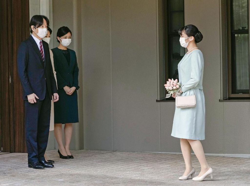 Putri Mako Beberkan Alasan Nikahi Pria Biasa