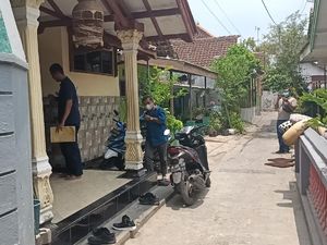KPK Geledah Rumah Kontraktor Langganan Bupati Probolinggo-Hasan Aminuddin KPK Geledah Rumah Kontraktor Langganan Bupati Probolinggo-Hasan Aminuddin