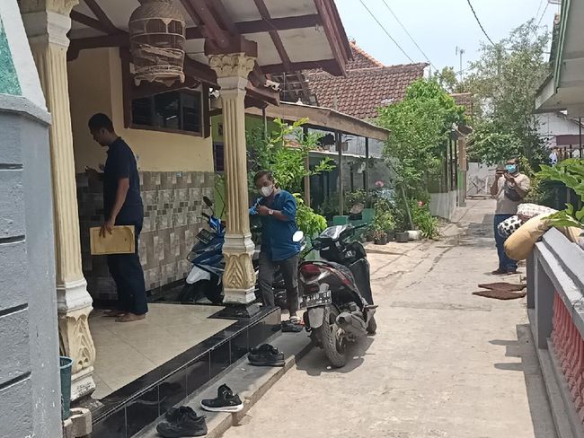 KPK Geledah Rumah Kontraktor Langganan Bupati Probolinggo-Hasan Aminuddin KPK Geledah Rumah Kontraktor Langganan Bupati Probolinggo-Hasan Aminuddin