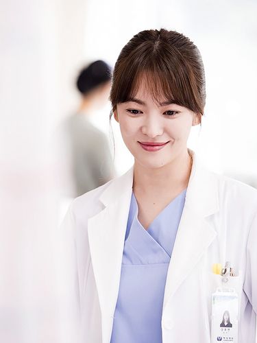 Song Hye Kyo dalam Descendants of The Sun