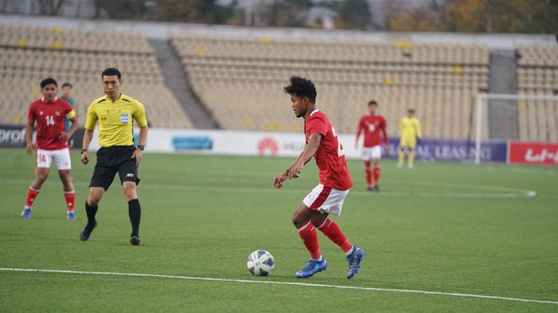 Timnas Indonesia U-23 vs Australia U-23 dalam laga kualifikasi Piala Asia U-23 di Dushanbe.