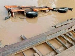 Jembatan Rusak Terendam Air di Inhil Riau Sering Makan Korban