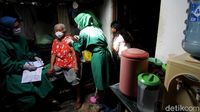 Vaksinasi COVID-19 dari Rumah ke Rumah Sasar Lansia di Solo