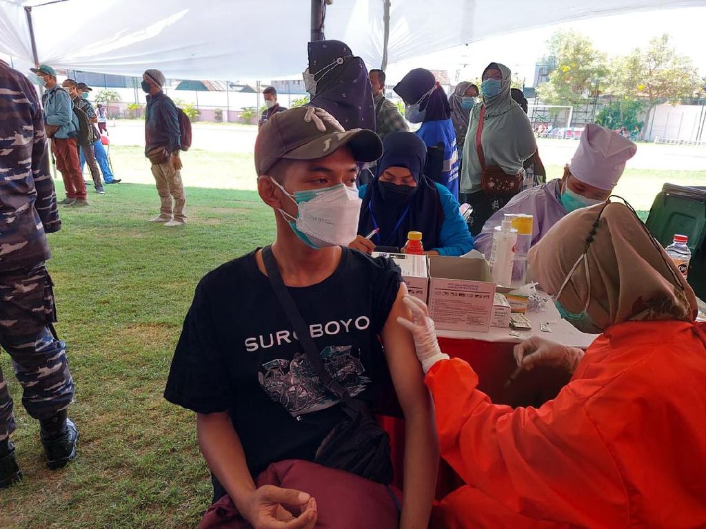 Biar COVID-19 Tak Naik Lagi, Yuk Warga Surabaya Vaksin di Lokasi Ini
