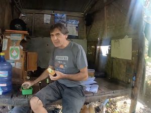 Viral Bule Swiss Jadi Tukang Ikan di Pangandaran, Jago Bahasa Sunda