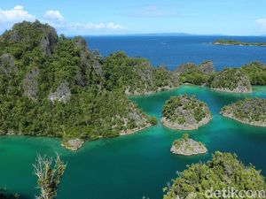 13 Tempat Wisata di Papua yang Memukau dan Wajib Dikunjungi 13 Tempat Wisata di Papua yang Memukau dan Wajib Dikunjungi
