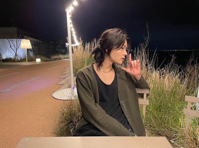 Pesona Yuta NCT dengan Rambut Gondrong