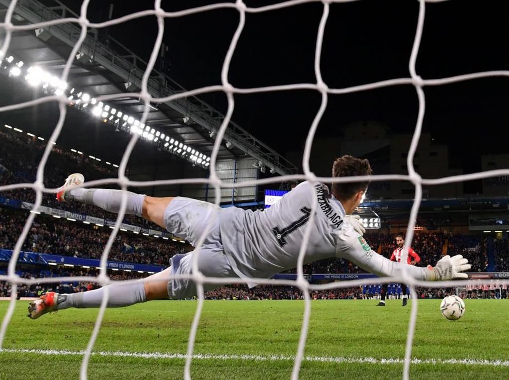 Kepa Kembali Jadi Juru Selamat Chelsea di Adu Penalti Kepa Kembali Jadi Juru Selamat Chelsea di Adu Penalti
