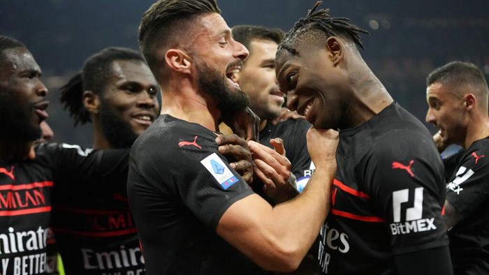 AC Milans Olivier Giroud, left, celebrates with his teammates after scoring his sides opening goal during a Serie A soccer match between AC Milan and Torino, at the San Siro stadium, in Milan, Italy, Tuesday, Oct. 26, 2021. (AP Photo/Luca Bruno)