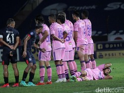 Hasil ini membuat Arema tetap di posisi empat klasemen sementara Liga 1 dengan 16 poin.