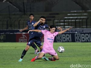 Arema vs Persita Berakhir Imbang