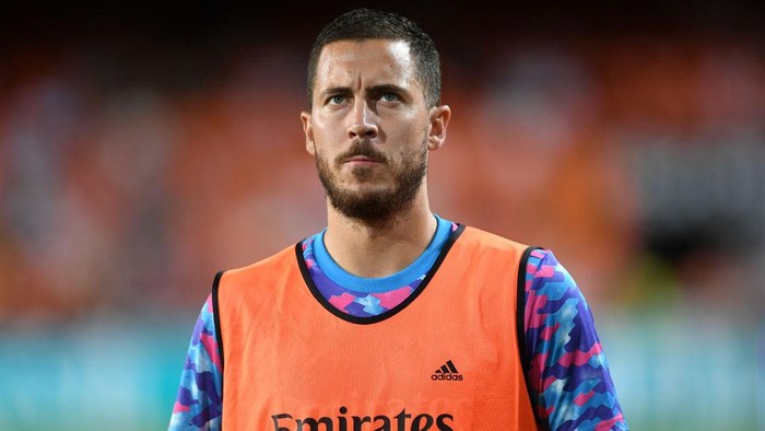 VALENCIA, SPAIN - SEPTEMBER 19: Eden Hazard of Real Madrid looks on during the warm up prior to the La Liga Santander match between Valencia CF and Real Madrid CF at Estadio Mestalla on September 19, 2021 in Valencia, Spain. (Photo by Aitor Alcalde/Getty Images)