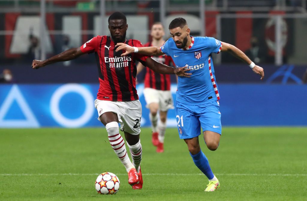 BERGAMO, ITALY - MAY 23: Stefano Pioli, Head Coach of A.C. Milan embraces Fikayo Tomori of A.C. Milan following the Serie A match between Atalanta BC and AC Milan at Gewiss Stadium on May 23, 2021 in Bergamo, Italy. Sporting stadiums around Italy remain under strict restrictions due to the Coronavirus Pandemic as Government social distancing laws prohibit fans inside venues resulting in games being played behind closed doors.  (Photo by Marco Luzzani/Getty Images)