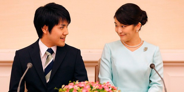 Press con pertunangan Kei dan Putri Mako/