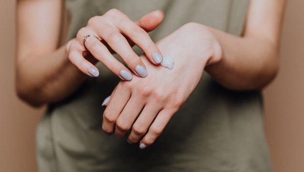 Meratakan Warna Kulit / foto : pexels.com/KarolinaGrabowska