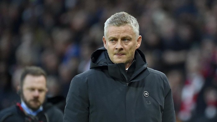 Manchester Uniteds manager Ole Gunnar Solskjaer leaves the field at halftime during the English Premier League soccer match between Manchester United and Liverpool at Old Trafford in Manchester, England, Sunday, Oct. 24, 2021. (AP Photo/Rui Vieira)