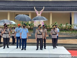 Panglima TNI dan Kapolri Lepas Penyaluran Bansos-Vaksinasi di Lembang